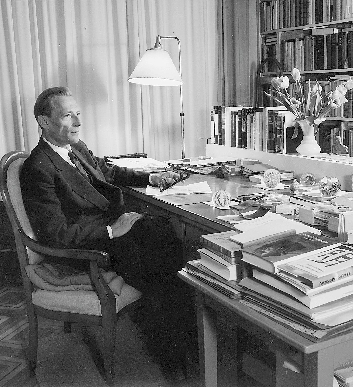 Der Philosoph, der am lautesten lachte – Journal B Der Philosoph, der am lautesten lachte – Journal B