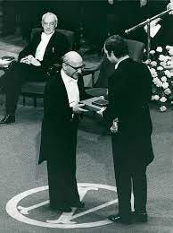 Vintage photo of Milton Friedman receives the Nobel Prize from King Carl  Gustaf's hand : Amazon.ca: Everything Else