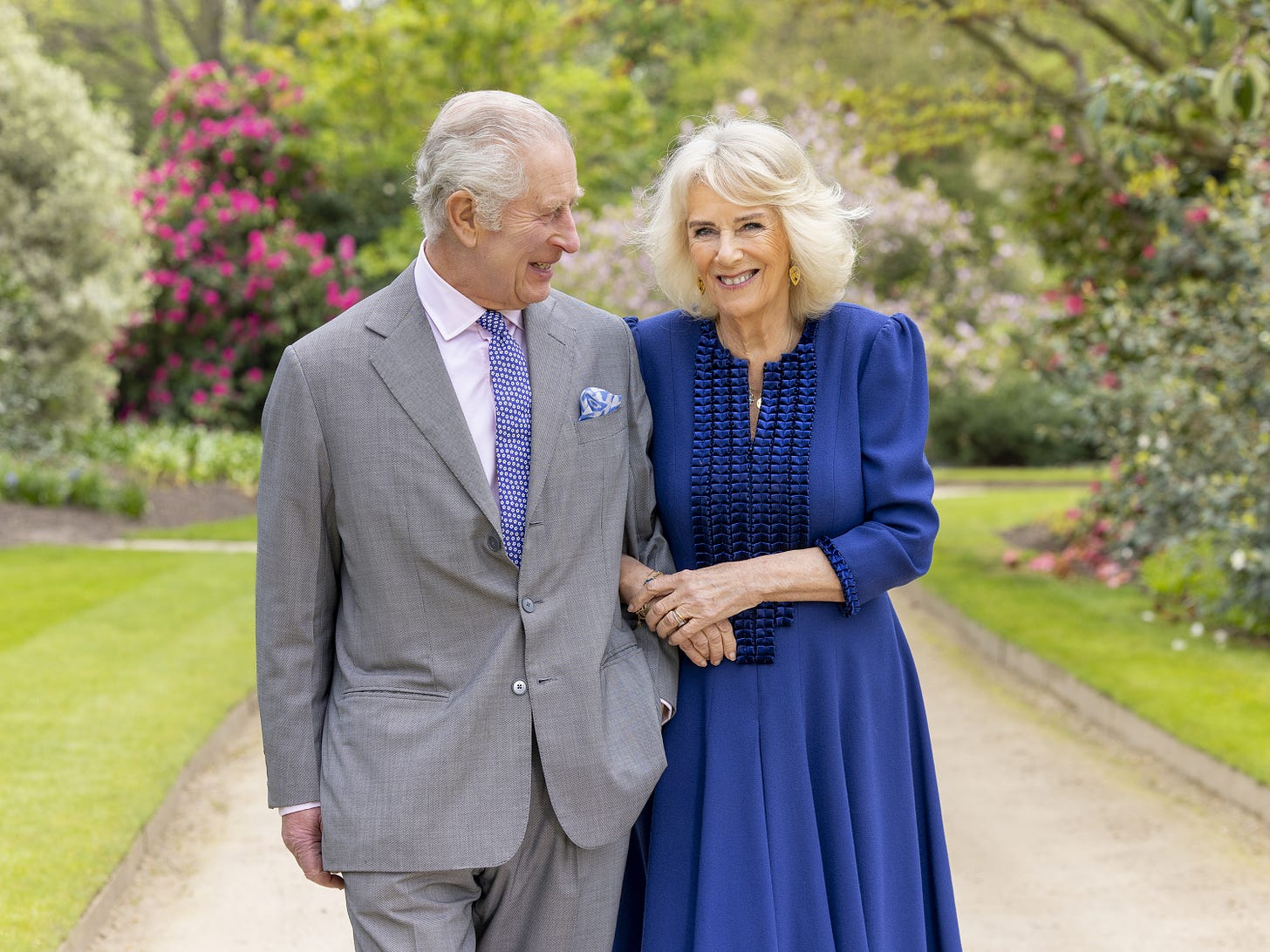 king charles and queen camilla pose for a photo to announce his return to duty
