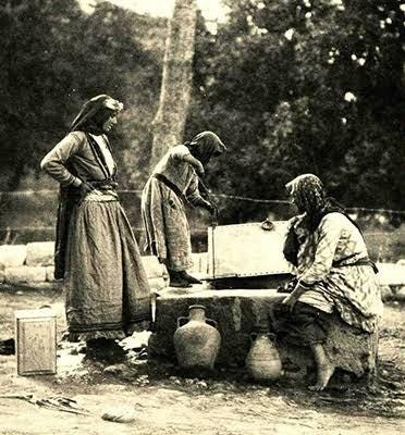 alestinian women by a water well 