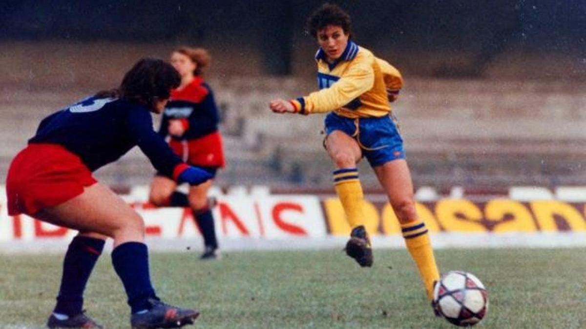 Conchi Sánchez, la primera estrella del fútbol femenino: "Nosotras ya  llenábamos los campos en los 70" - Faro de Vigo