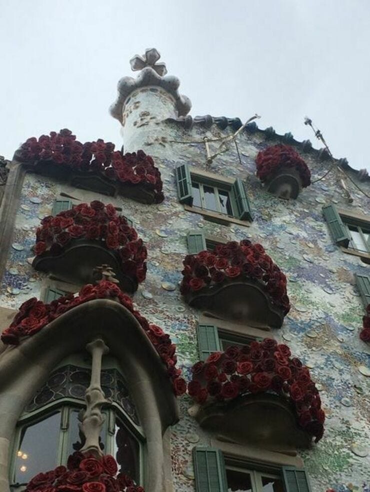  Aínda que hoxe non vai de rosas, senón de cravos, Casa Batlló o pasado sábado 23
