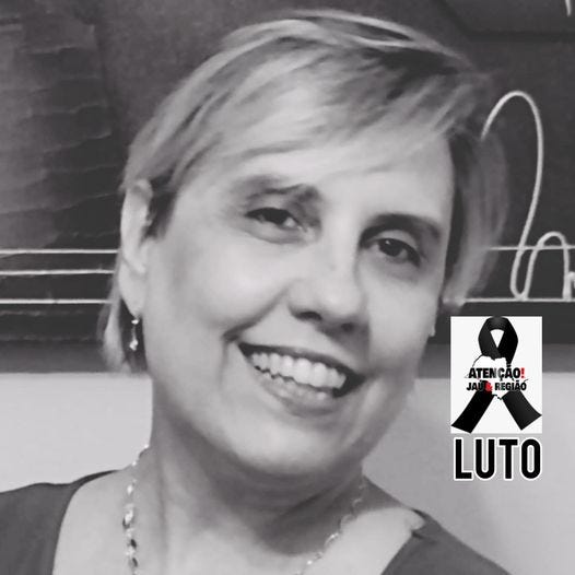 May be a black-and-white image of 1 person, smiling and text that says 'ATENCÃO! 9 O! &REGIÃO LUTO'