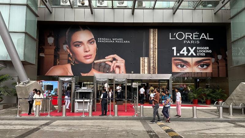 L'Oréal Paris launches Panorama Mascara in India with CGI OOH campaign | 1  Indian Television Dot Com
