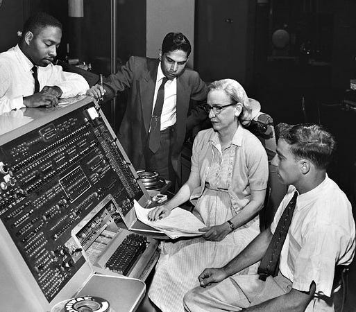 La straordinaria storia di Grace Murray Hopper, pioniera dell'informatica -  OggiScienza