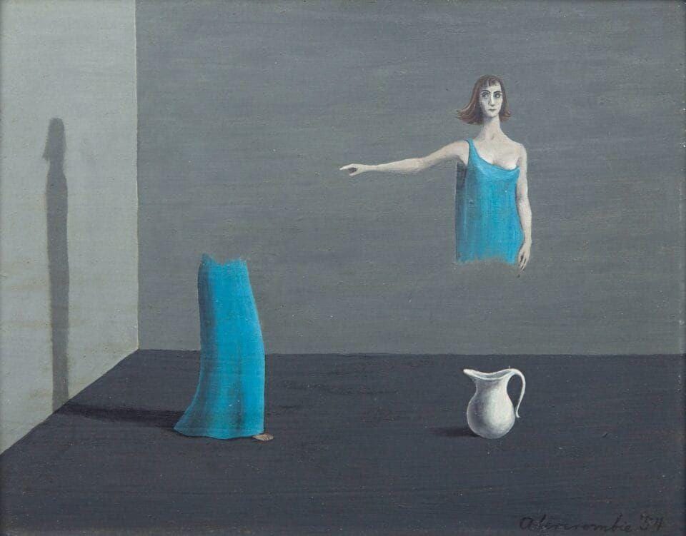 A imagem é uma pintura surrealista que mostra uma figura feminina dividida em duas partes. A parte superior do corpo da mulher aparece suspensa no ar, vestindo uma roupa azul e apontando com o braço direito. A parte inferior do corpo está separada no chão, coberta pelo mesmo tecido azul, com um pequeno pedaço de pé visível. Há também um jarro branco no chão e uma sombra projetada na parede, sugerindo a presença de uma figura completa que não é visível diretamente. O fundo da pintura é cinza e escuro, criando um ambiente misterioso e intrigante.