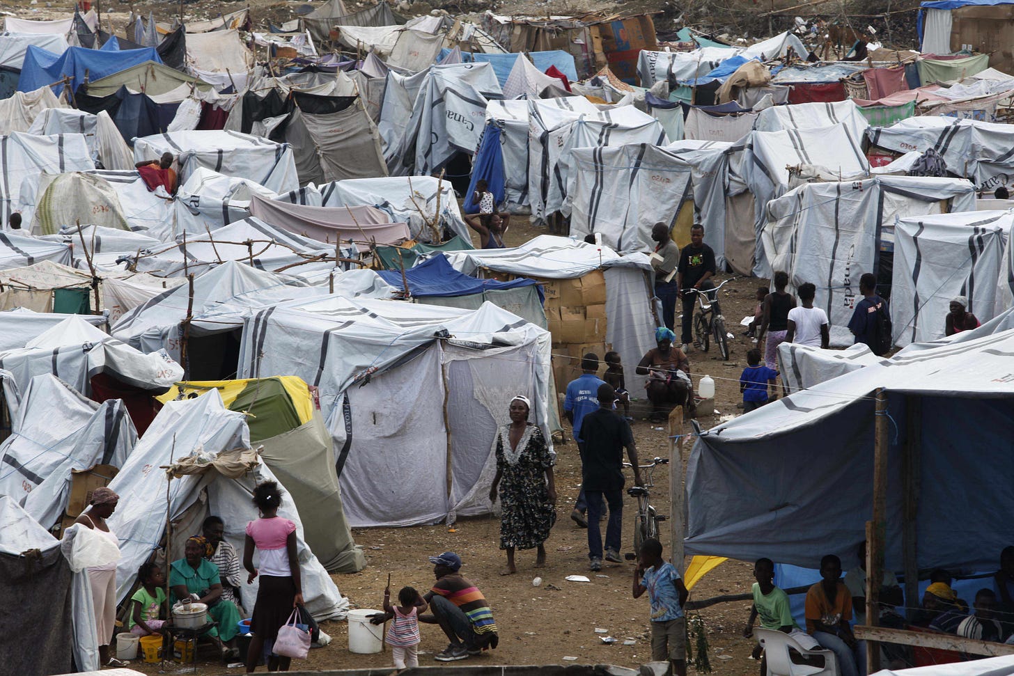 Haiti's homeless get tarps, want tents