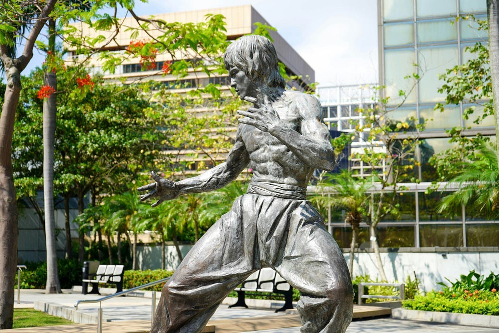 Bruce lee statue