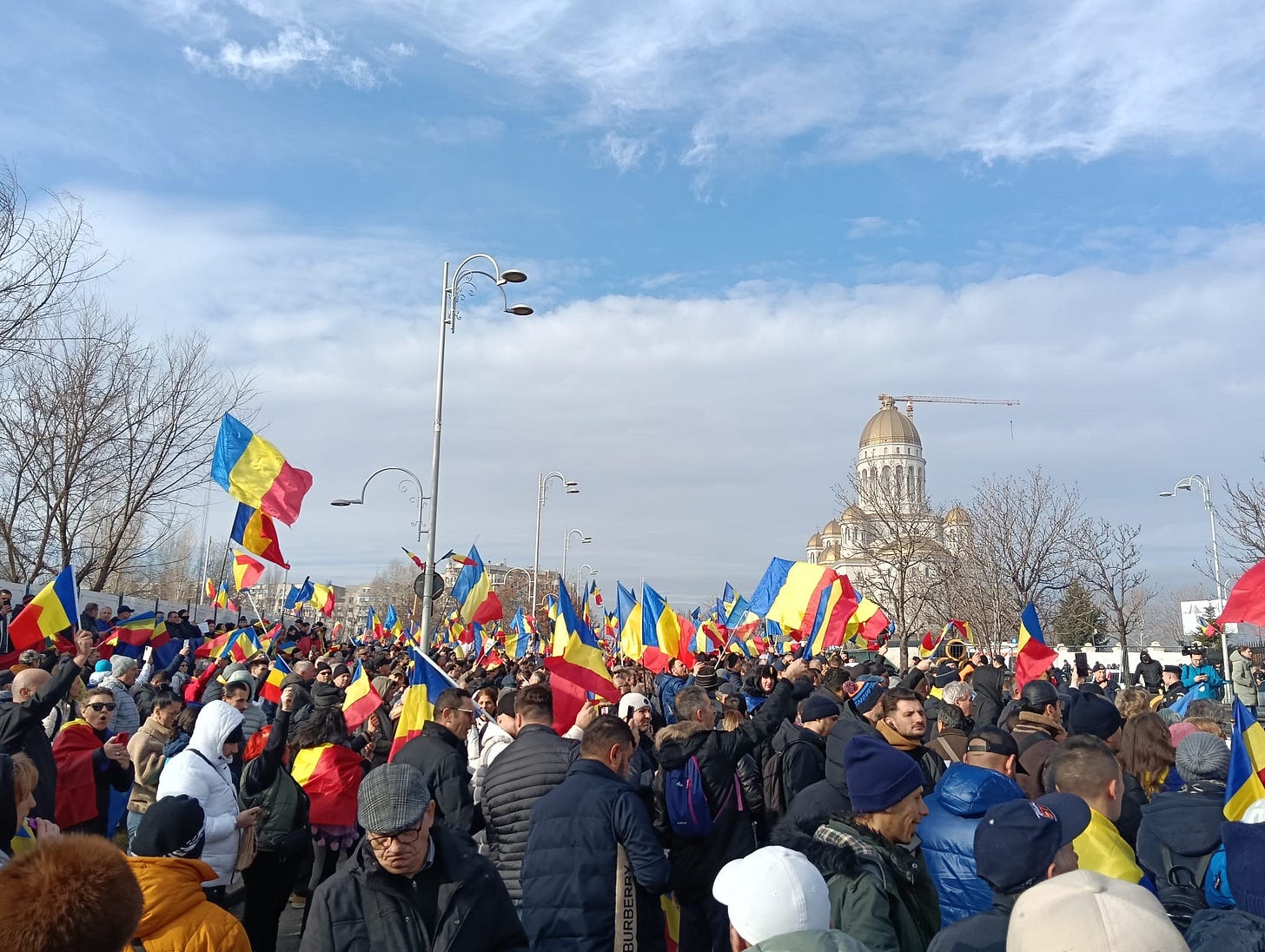 Ar putea fi o imagine cu mulţime şi monument