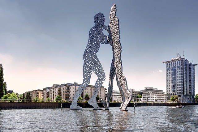 Molecule Man Berlin Spree - Kostenloses Foto auf Pixabay