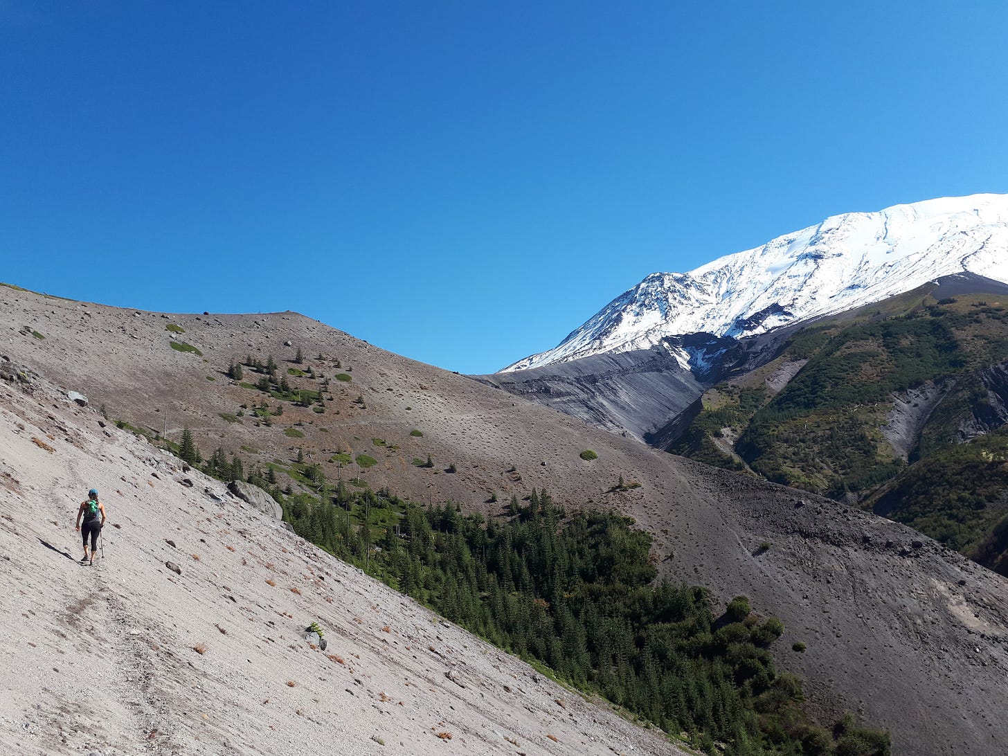 Image of a runner on the slopes of Mt St Helens