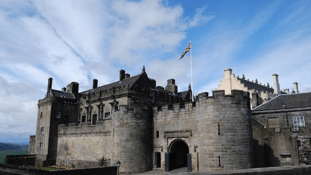 Is a daytrip from Edinburgh to Loch Lomond and Stirling Castle worth it?