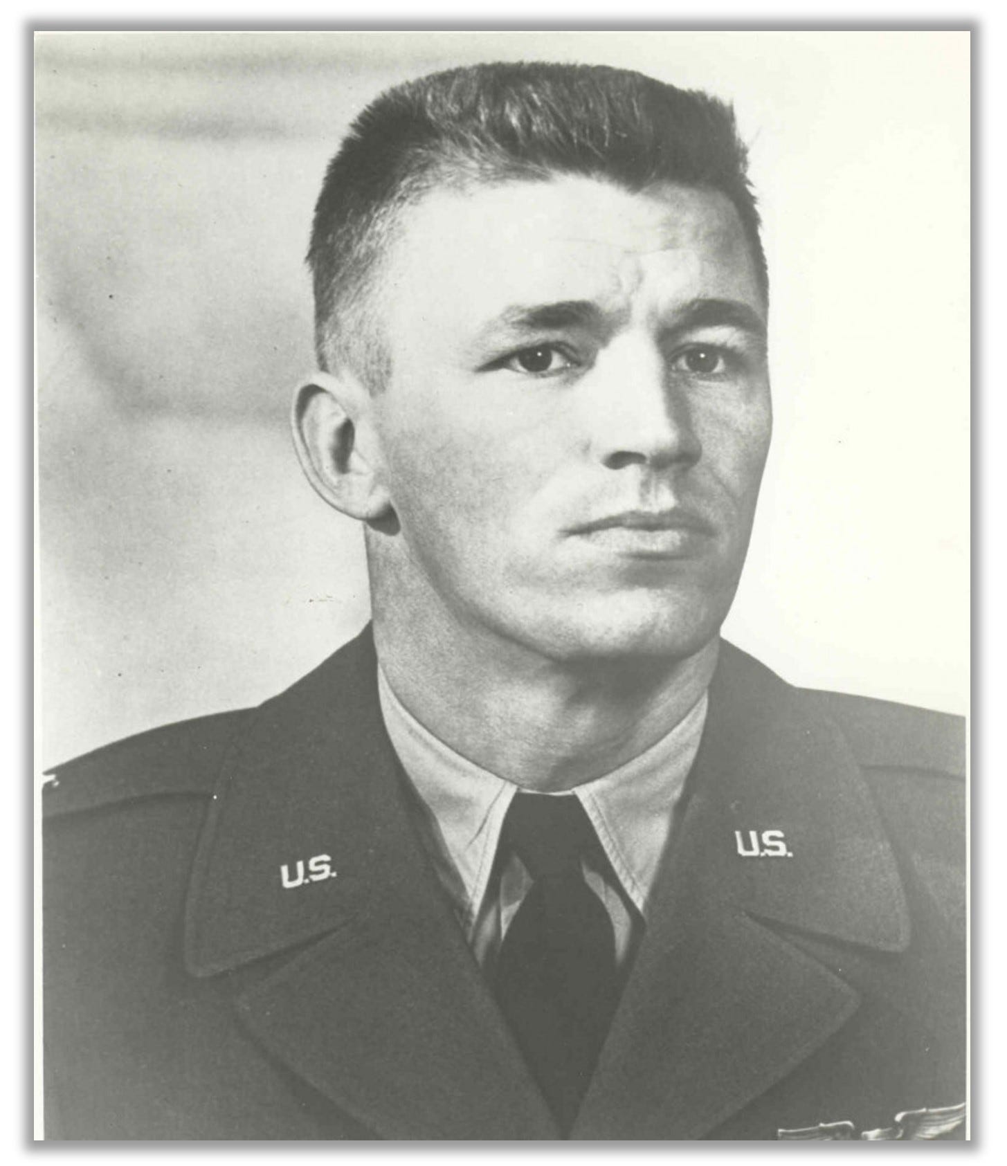 Headshot of Loring, in uniform.