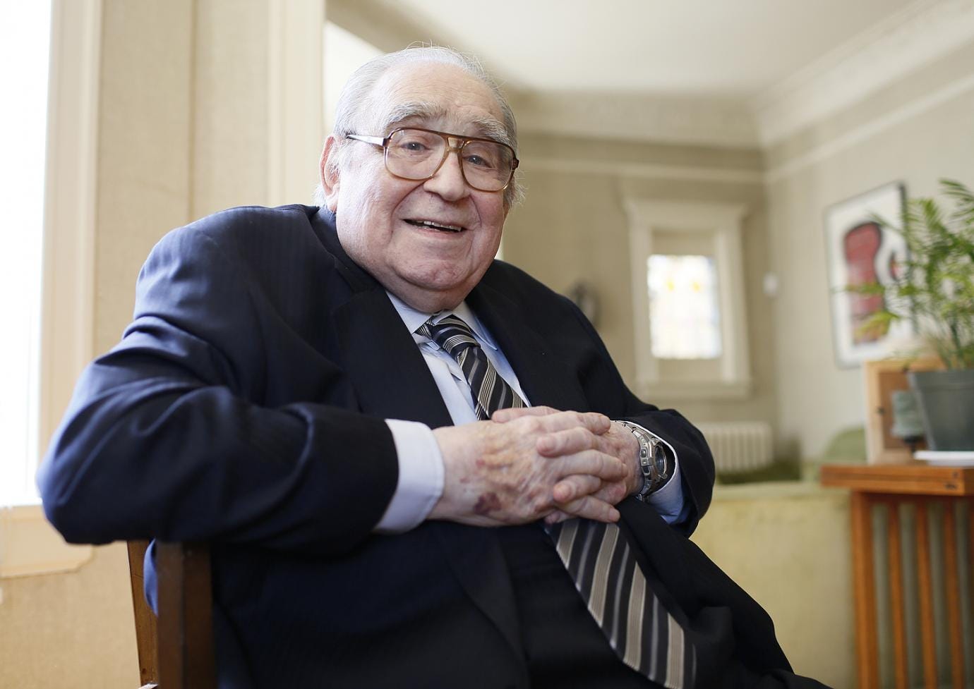 Robert Fogel, won Nobel Prize in Economics, 1926-2013 | University of  Chicago News