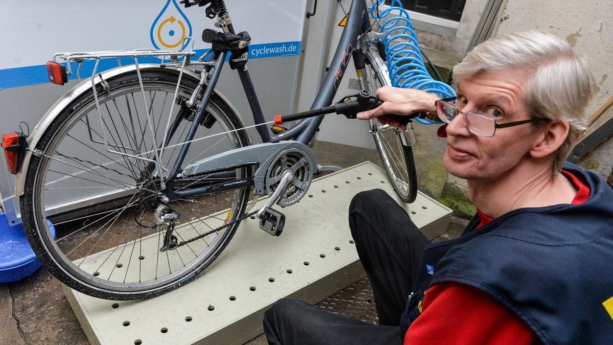 Frank Lojda, der langjährige Leiter der Wittener Radstation, ist tot. Er starb mit nur 59 Jahren.