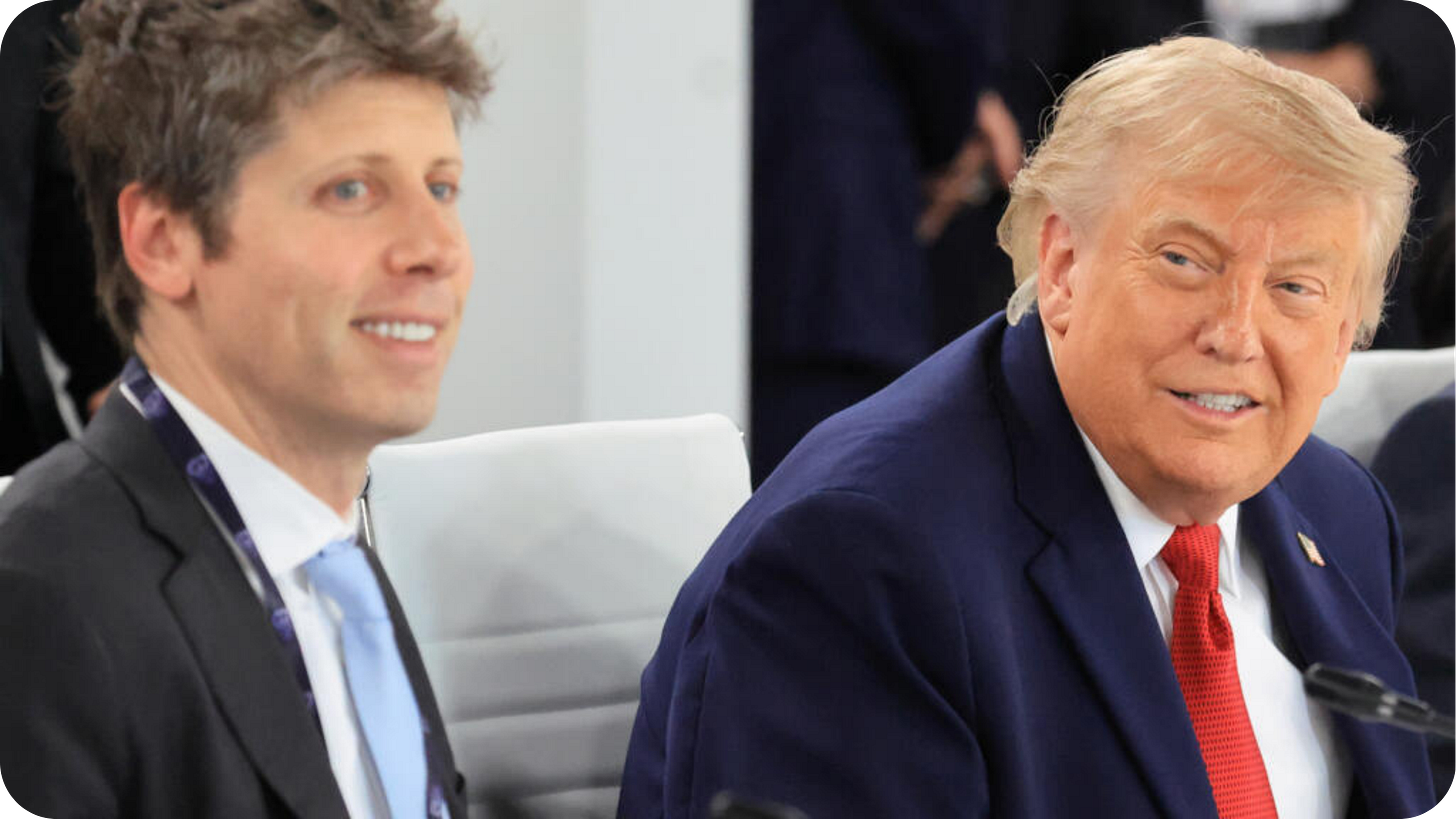 Sam Altman y Donald Trump sentados uno junto al otro en un evento oficial