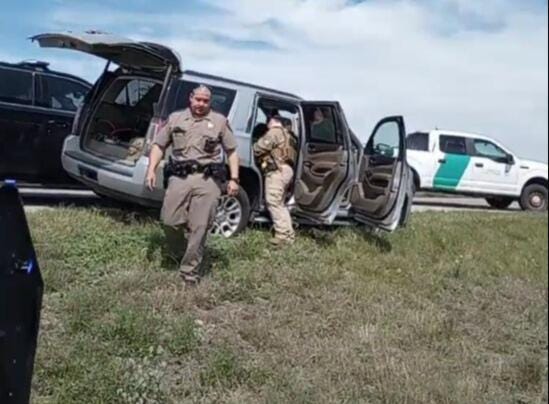 Texas State Troopers & Border Patrol Agents search SUV