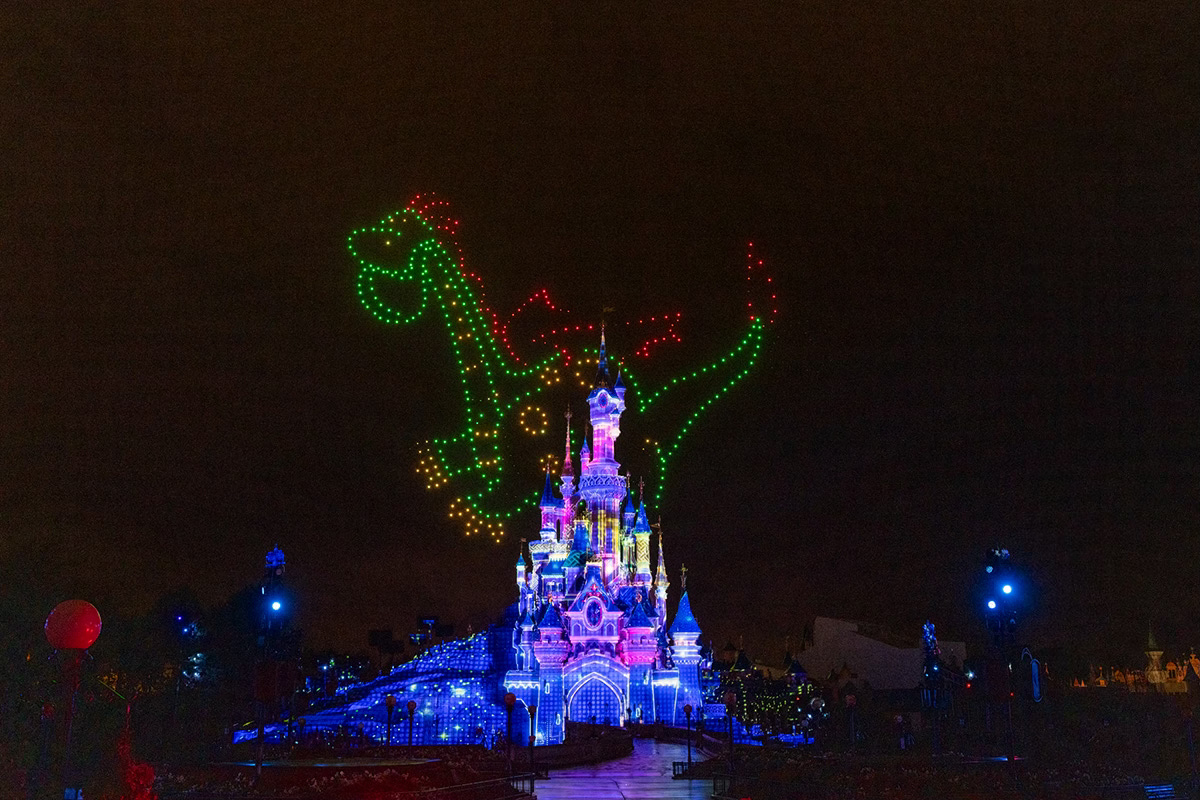 Disney Electrical Sky Parade Pete’s Dragon Disneyland Paris