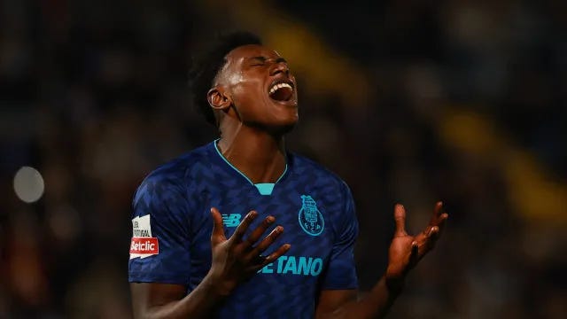 Para ser líder é preciso fazer mais. Notas do Famalicão-FC Porto