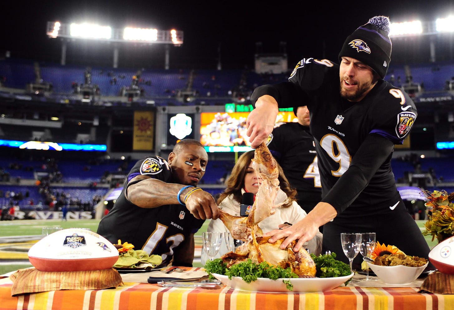 Celebrate Thanksgiving with these NFL players eating turkey