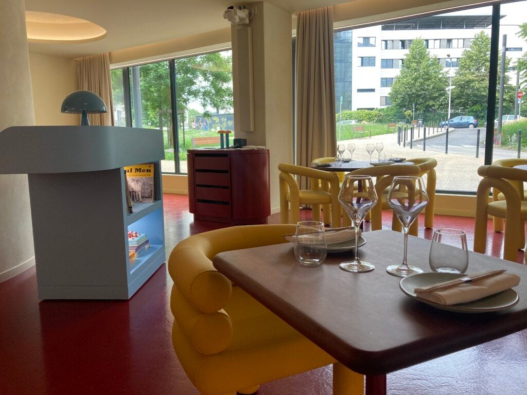 L’attribut alt de cette image est vide, son nom de fichier est poissonchat-lyon-mobilier-1024x768.jpg.
