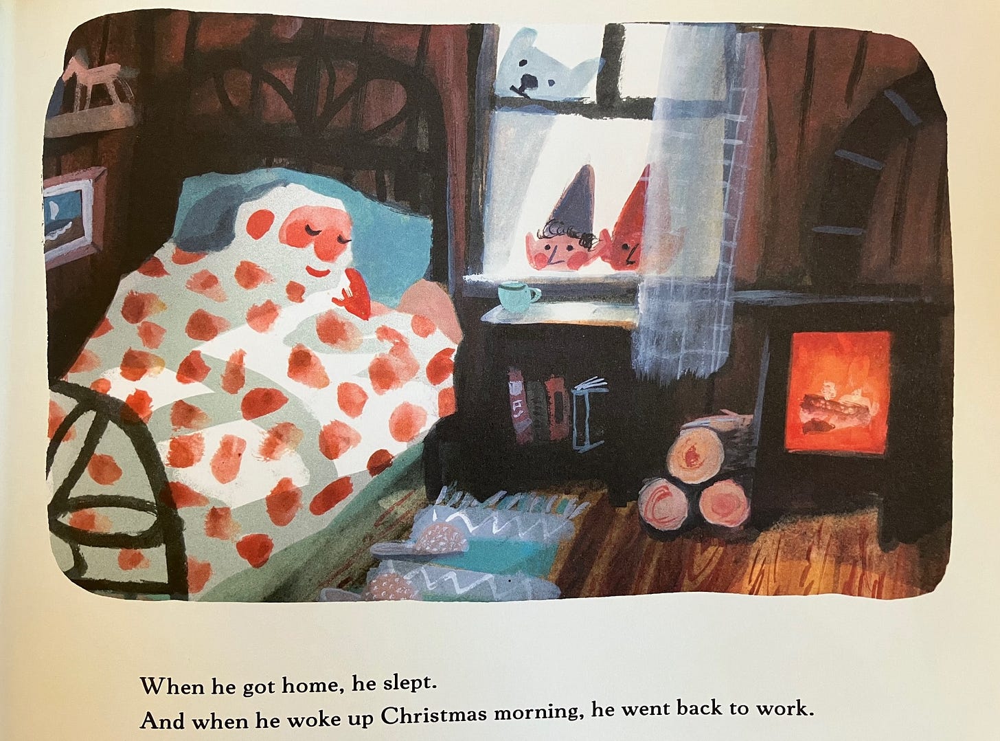 Babbo Natale è addormentato nel suo letto. Due elfi e un orso bianco lo guardano dalla finestra. Il testo legge "When he got home, he slept. And when he woke up Christmas morning, he went back to work."