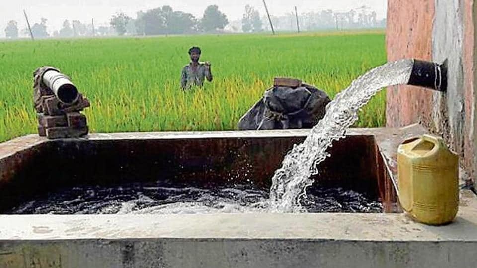 Wary of farmers backing out, Punjab govt holds back no-free-power tubewell  policy - Hindustan Times