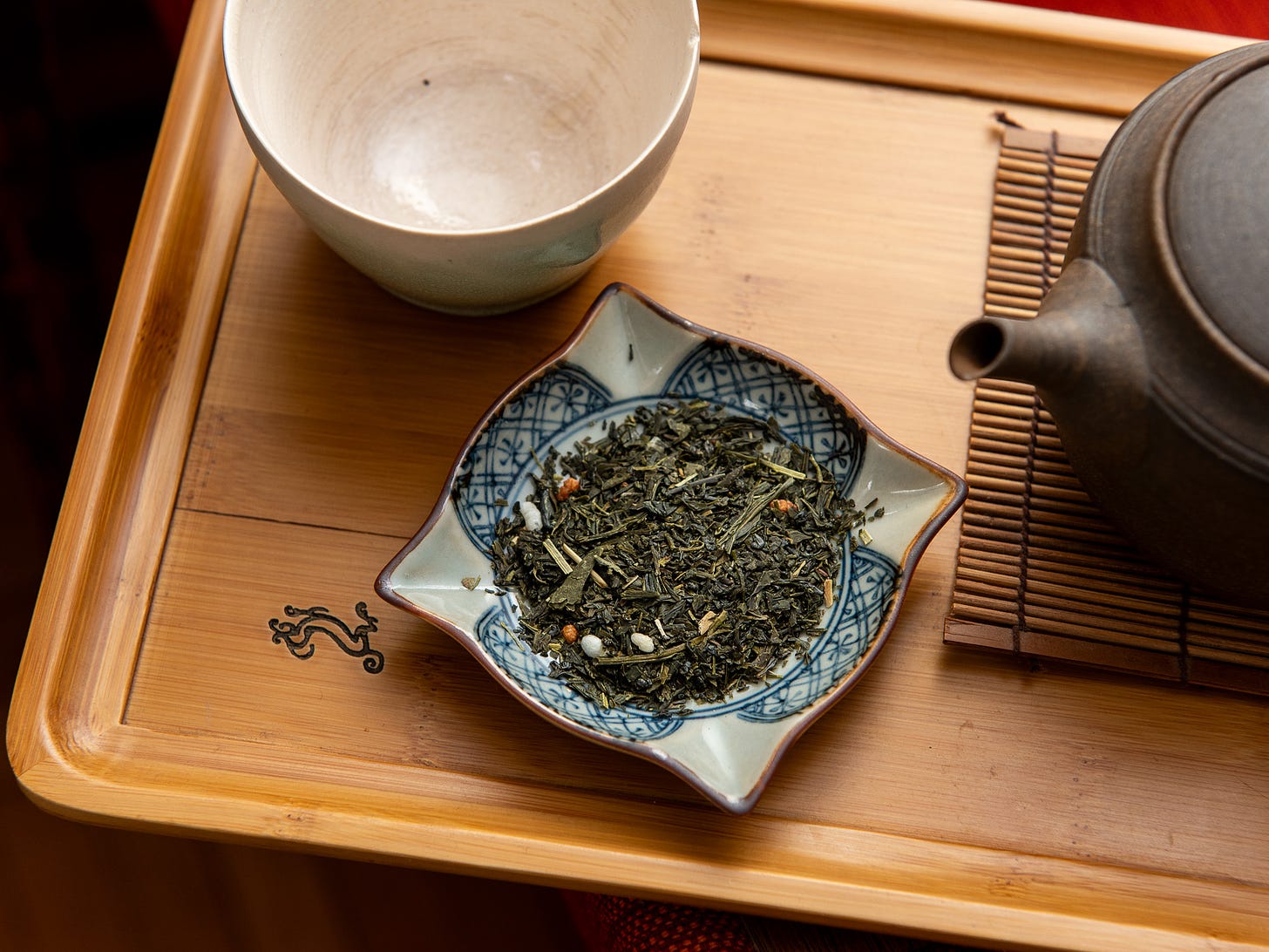 ID: Loose leaf obukucha green tea on tray