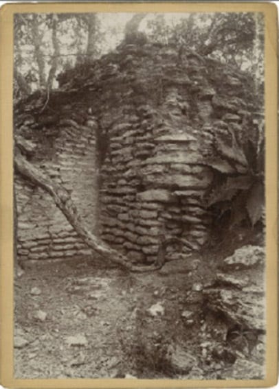 A picture of the ruins taken by Niven showing what appears to be a small pyramid-shaped altar in front of a large temple in the ruins of Omitlán Mediateca INAH A picture of the ruins taken by Niven showing what appears to be a small pyramid-shaped altar in front of a large temple in the ruins of Omitlán Mediateca INAH
