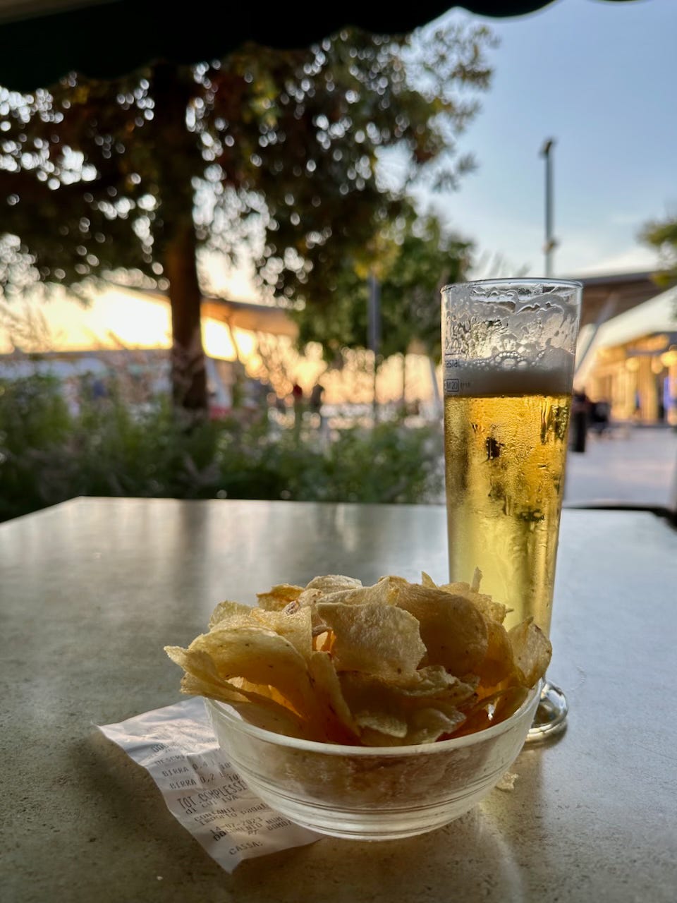 draft beer & potato chips on Lido, Venice