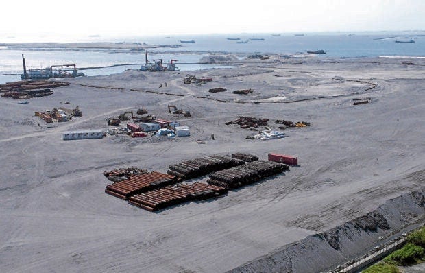 RECLAMATION SITE / AUGUST 14, 2023 The reclamation site in Manila Bay along J.W. Diokno Boulevard in Pasay City on Monday, August 14, 2023. The government suspends all reclamation activities in Manila Bay. INQUIRER PHOTO / GRIG C. MONTEGRANDE