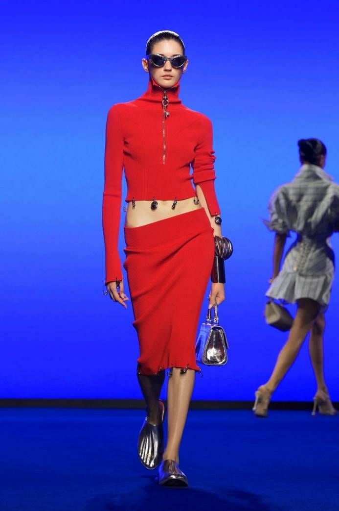 A person in a red dress

AI-generated content may be incorrect.