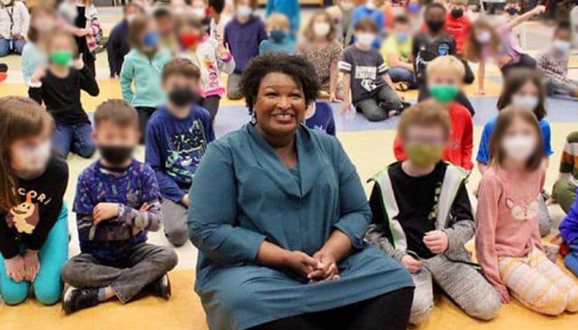 Georgia Democratic Governor Candidate Abrams Criticized for Not Wearing ...