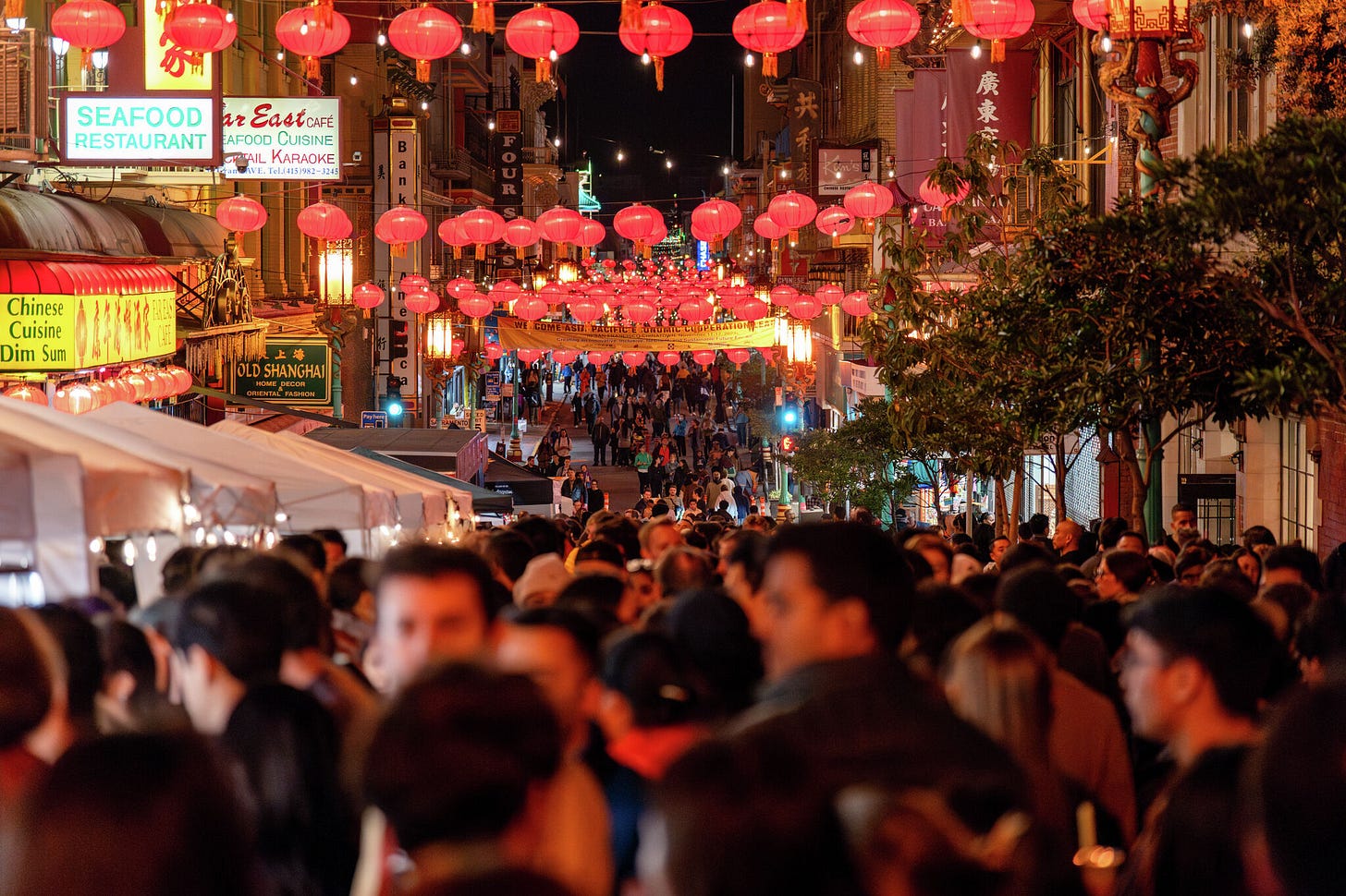 Thousands descend on night market in SF's Chinatown to open APEC