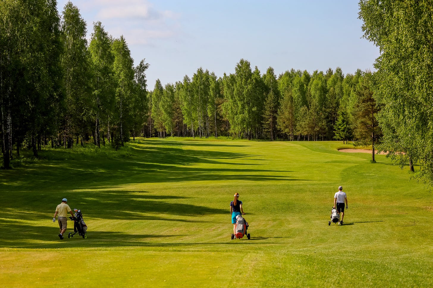 Golf-shutterstock_2214399327