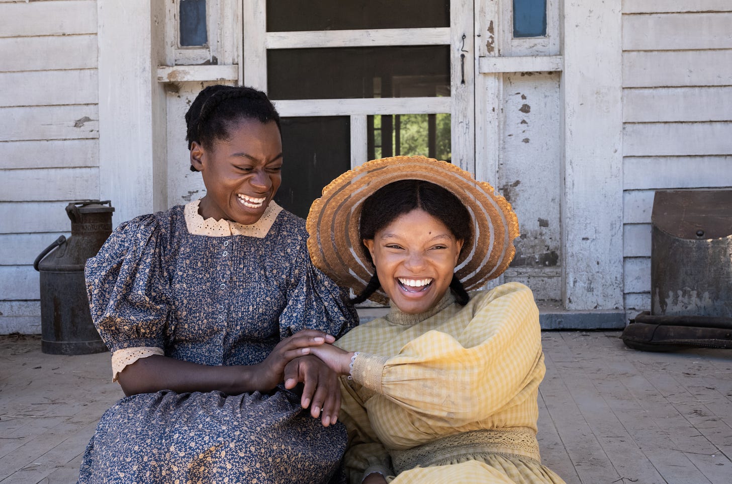 Phylicia Pearl Mpasi as Celie and Halle Bailey as Nettie in The Color Purple (2023.)