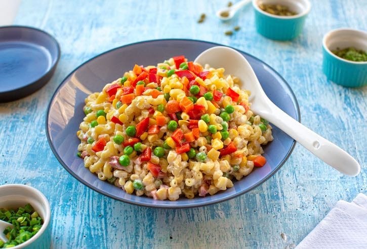 vegan macaroni salad with colorful vegetables13