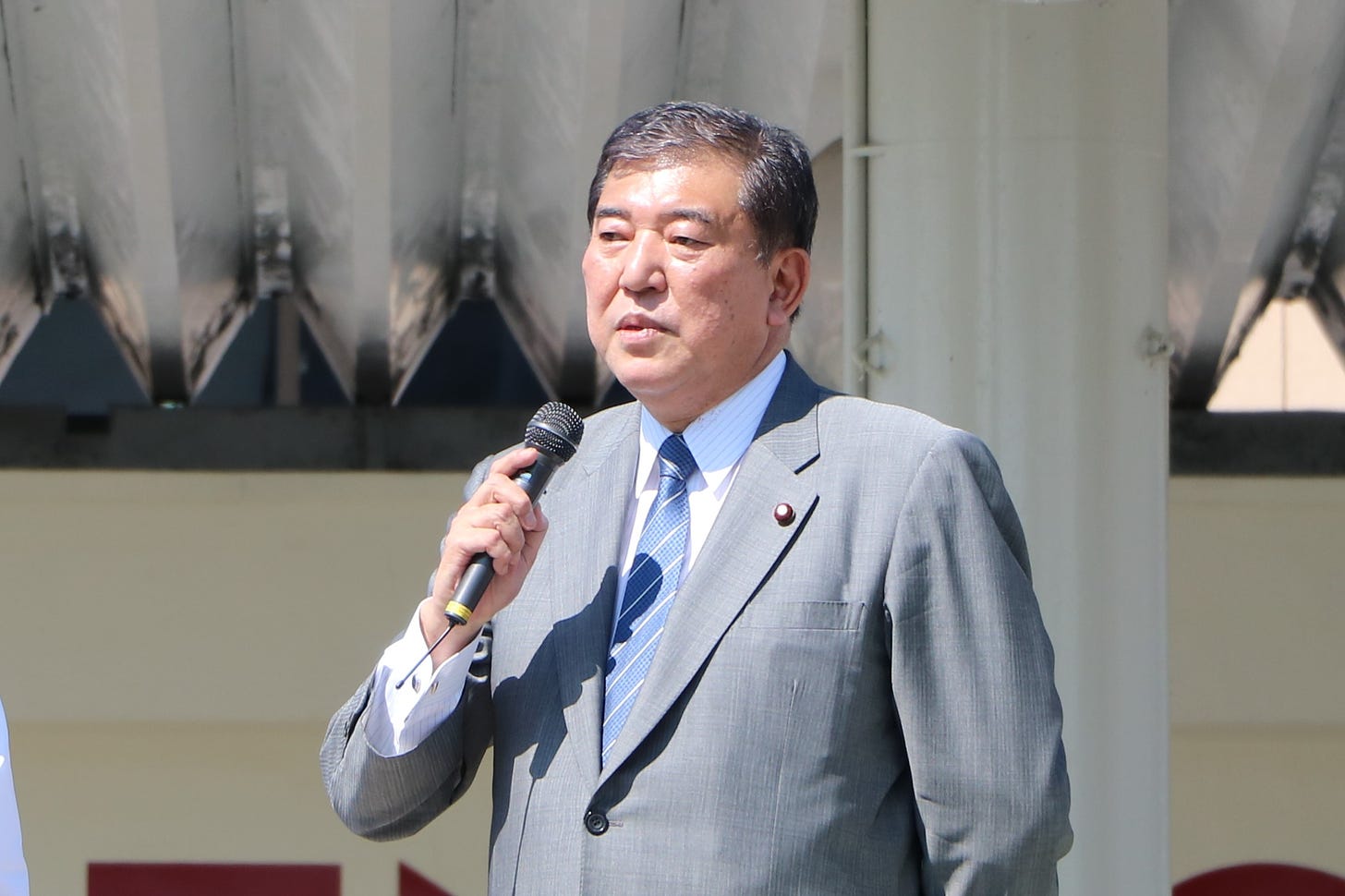 File:Shigeru Ishiba in Yamanashi City September 2017.jpg - Wikimedia Commons