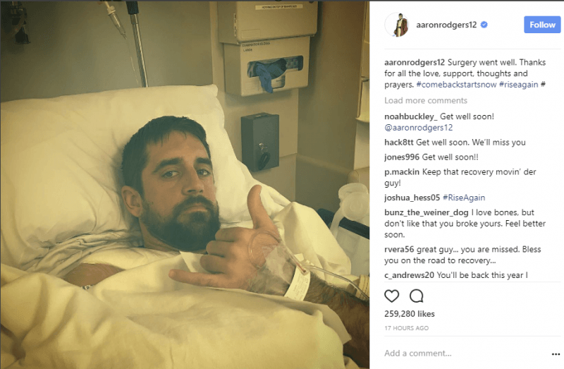 aaron rodgers thumbs up for gans after shoulder injury