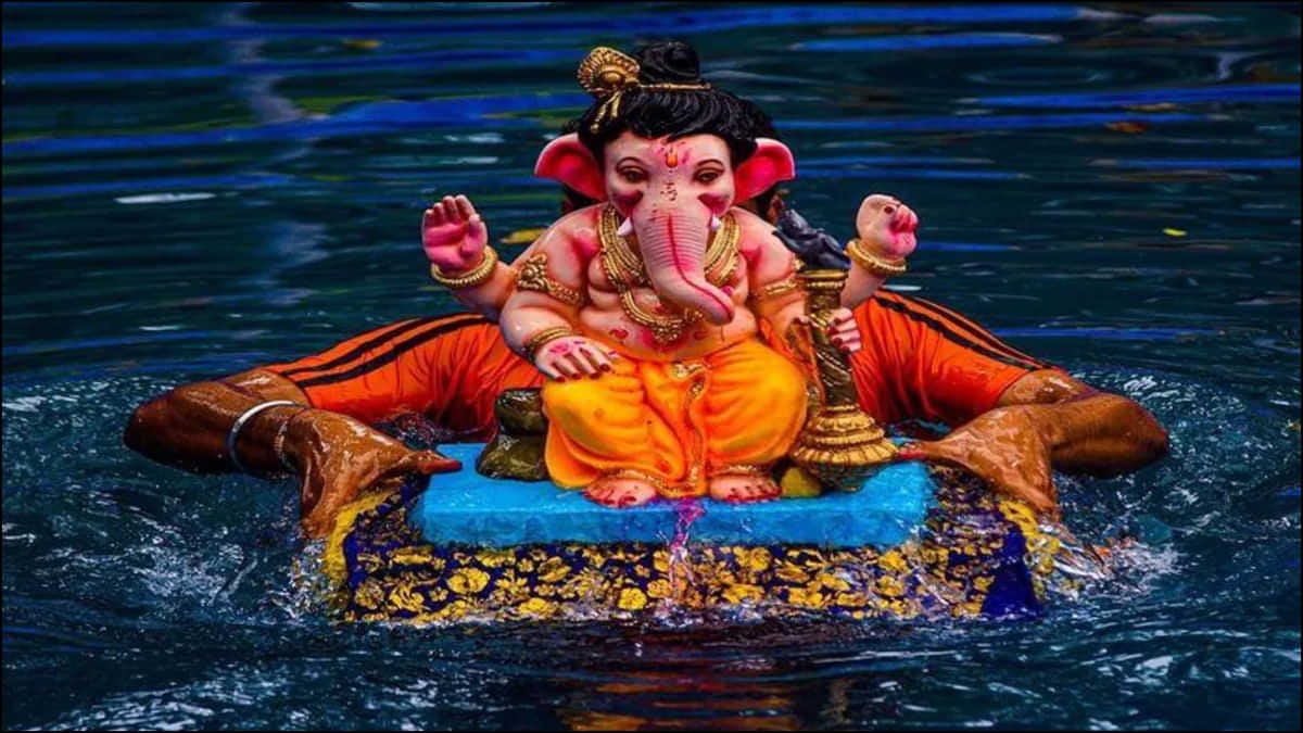 Ganesh Visarjan 2023: गणपति बप्पा का विसर्जन अनंत चतुर्दशी के दिन ही क्यों  किया जाता है, जानें क्या है कहानी | Ganesh Visarjan 2023 Anant Chaturdashi  Ke Din Kyon Kiya Jata Ganpati