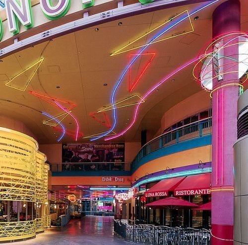1980's Las Vegas shopping Mall 💒🎲