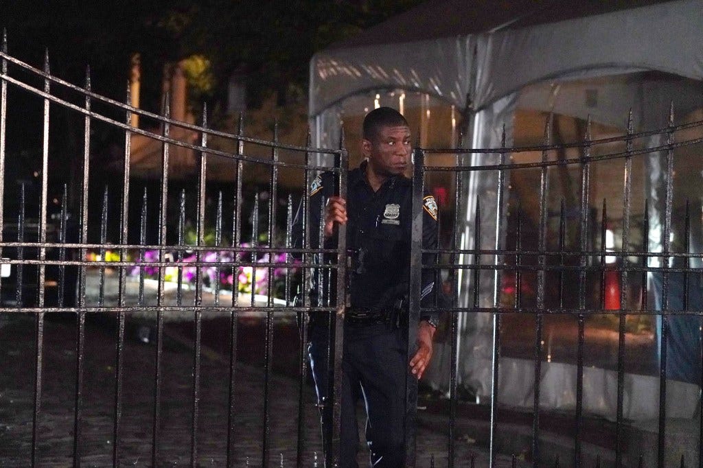 Cop at Gracie Mansion