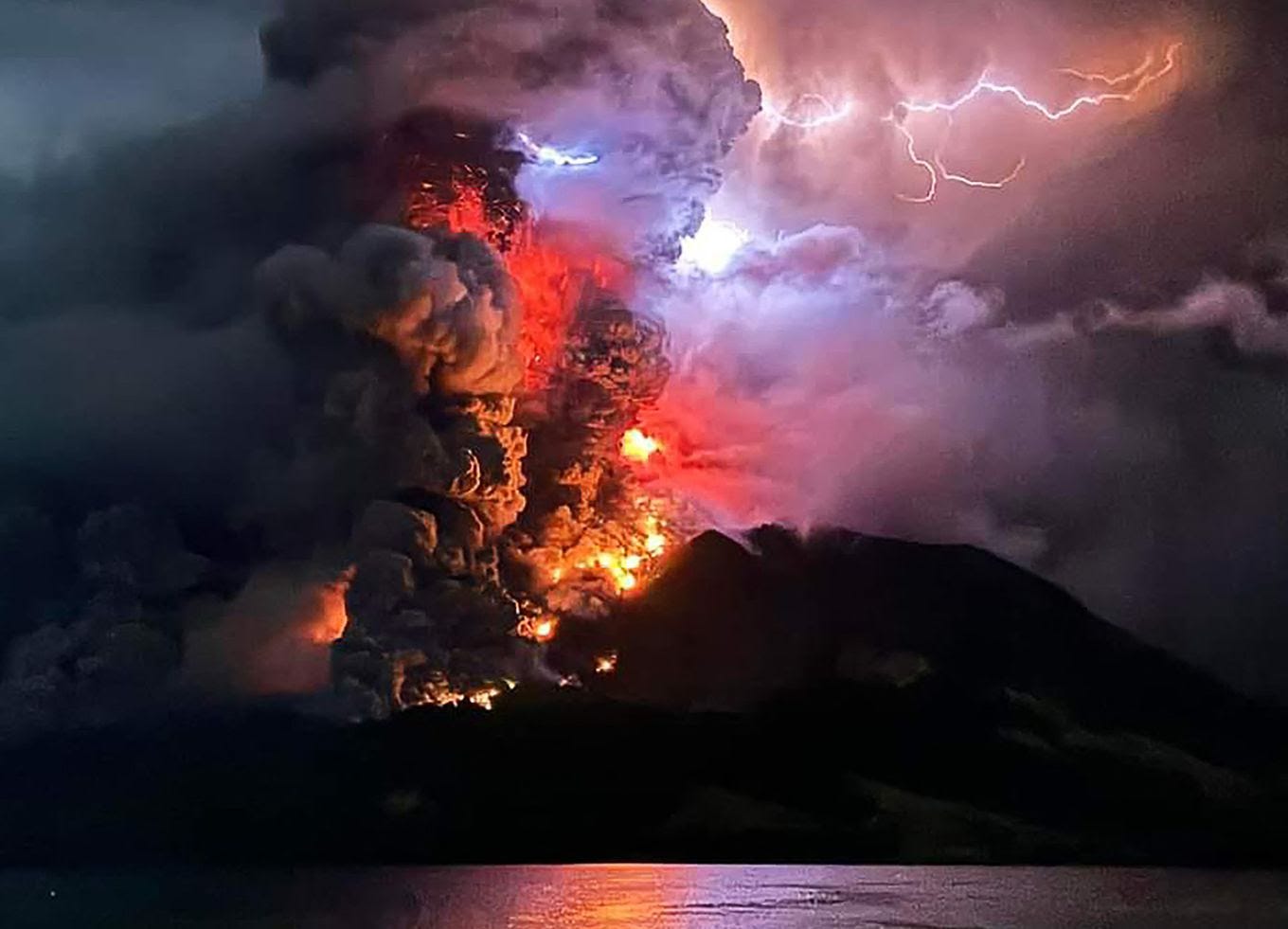 Mount Ruang spewing lava and smoke. (Center for Volcanology and Geological Hazard Mitigation/AFP/Getty Images)
