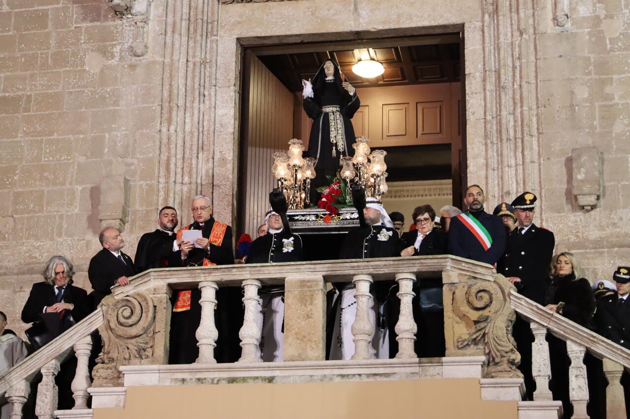 Processione dell'Addolorata: Riti della Settimana Santa di Taranto 2024  (VIDEO)
