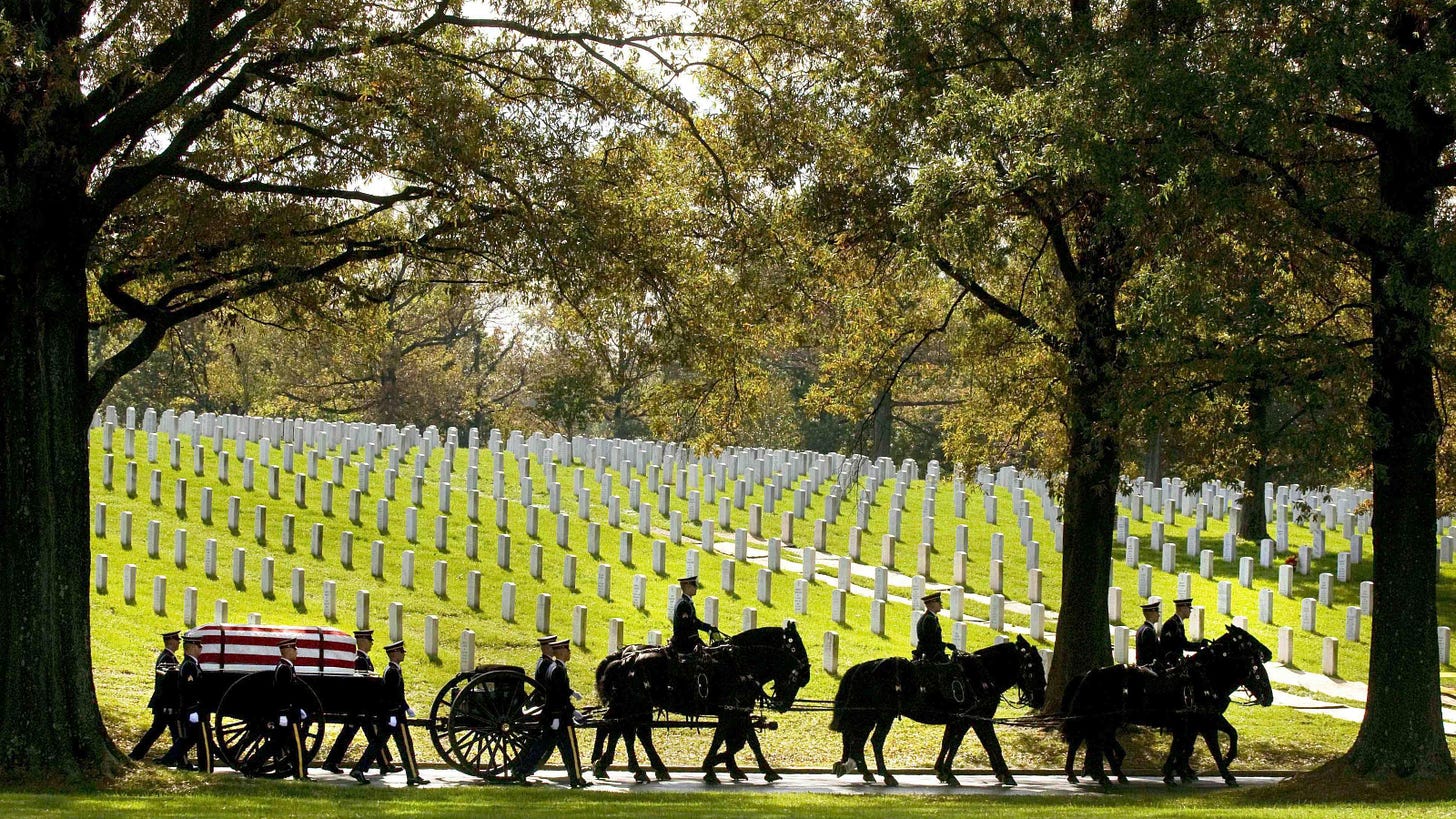 A visitors guide to Arlington Cemetery: honoring history