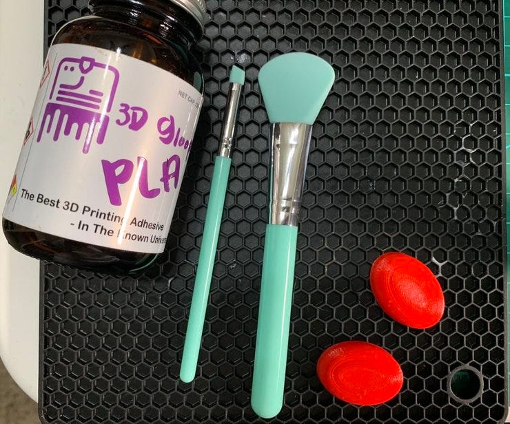 Silicone make-up brushes for applying goops and resins.
