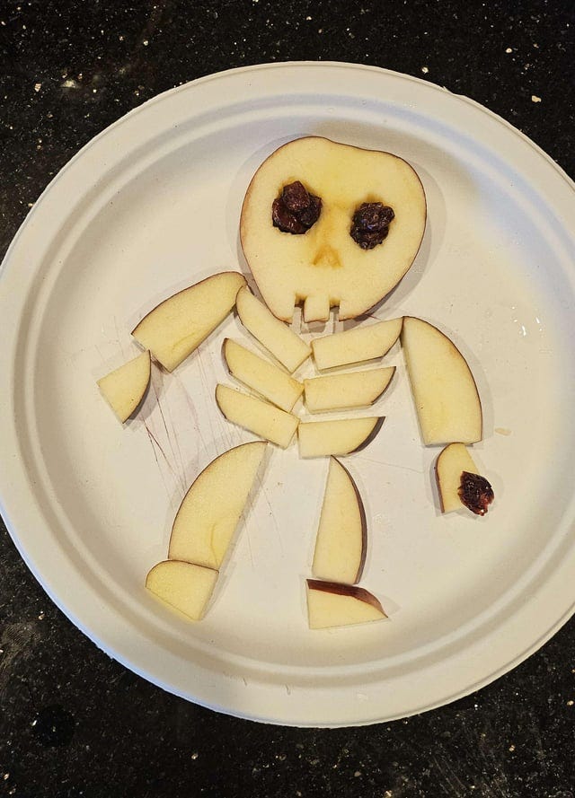 r/shittyfoodporn - My 2yr old only wanted to eat "Skeleton Food" so I did my best