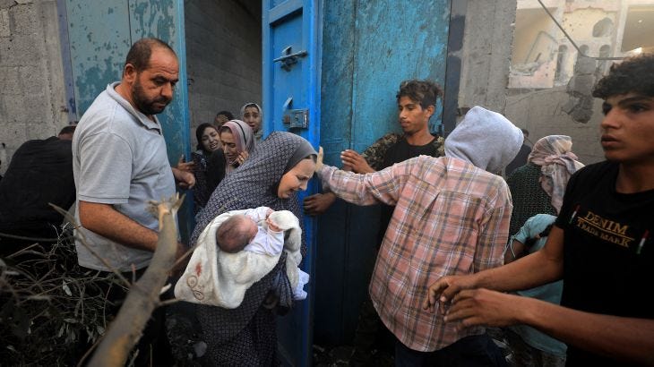 People flee following Israeli air strikes on a neighbourhood in the al-Maghazi refugee camp in the central Gaza Strip on November 6, 2023, amid ongoing battles between Israel and the Palestinian Hamas movement. Thousands of civilians, both Palestinians and Israelis, have died since October 7, 2023, after Palestinian Hamas militants based in the Gaza Strip entered southern Israel in an unprecedented attack triggering a war declared by Israel on Hamas with retaliatory bombings on Gaza. (Photo by Yasser QUDIH / AFP)