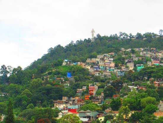 Foto de Hotel Honduras Maya, Tegucigalpa: View of the Mountain from Lobby -  Tripadvisor