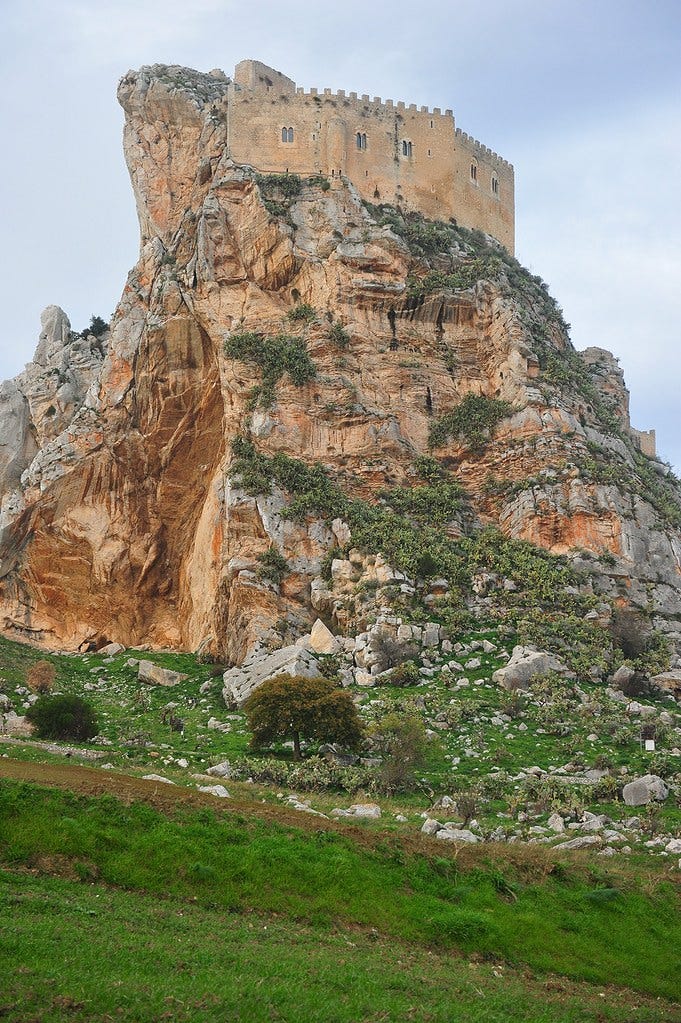 Castello Manfredonico di Mussomeli - Sicily , dicembre 201… | Flickr